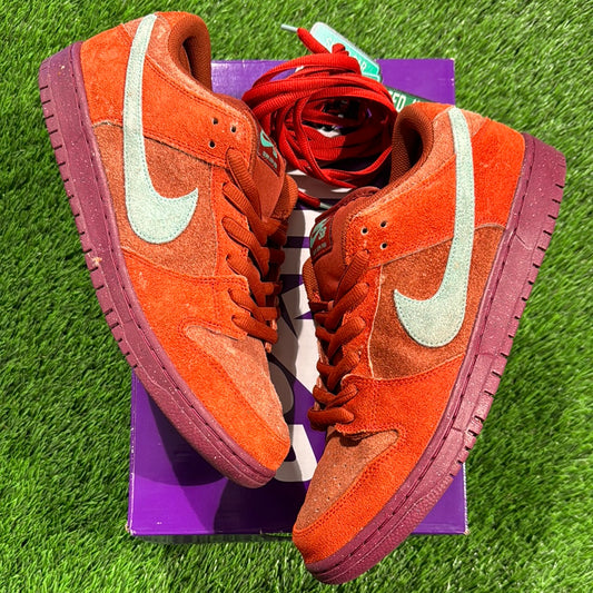 Dunk Low SB 'Mystic Red'