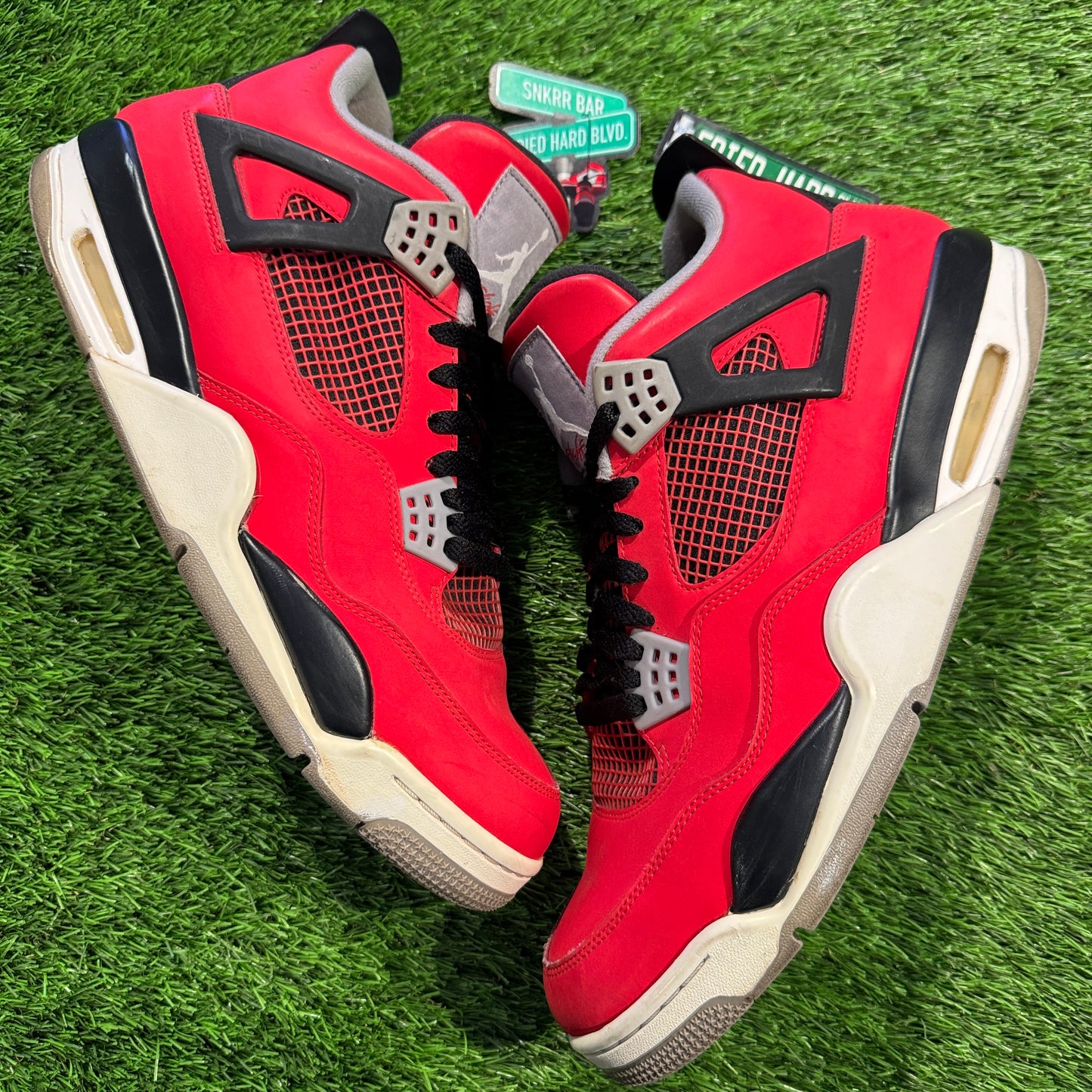 Air Jordan 4 Retro 'Toro Bravo'