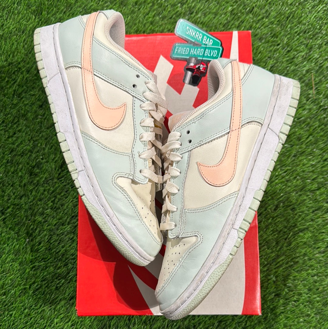 Wmns Dunk Low 'Barely Green' 8M/9.5W