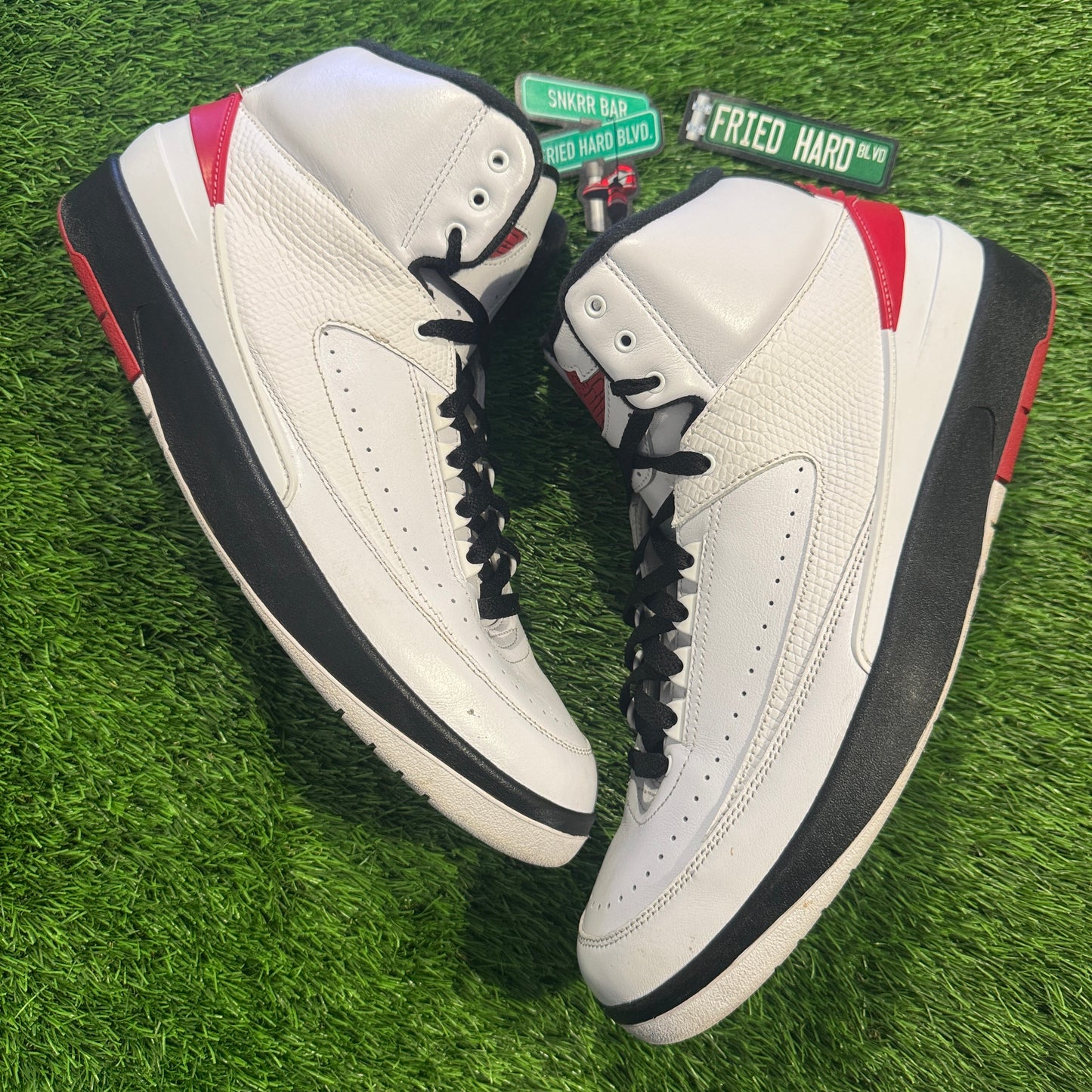 Air Jordan 2 Retro 'Chicago' 2022