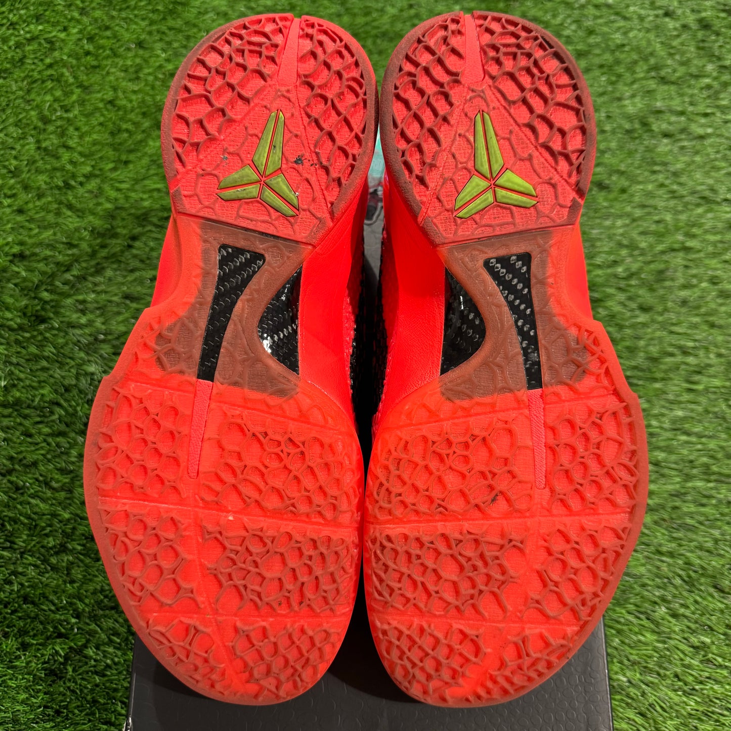Zoom Kobe 6 Protro 'Reverse Grinch'