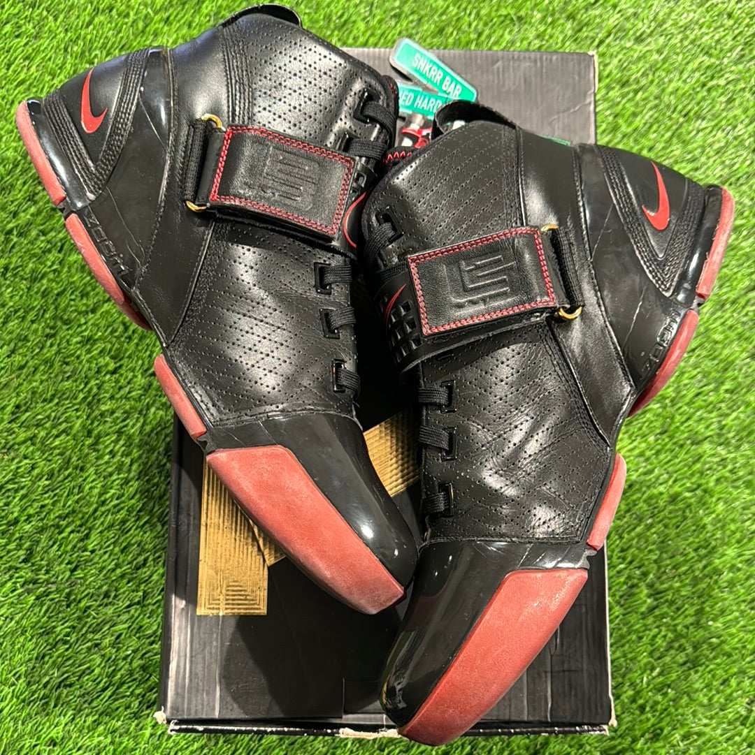 Zoom LeBron 5 'Black Varsity Crimson' 13M/14.5