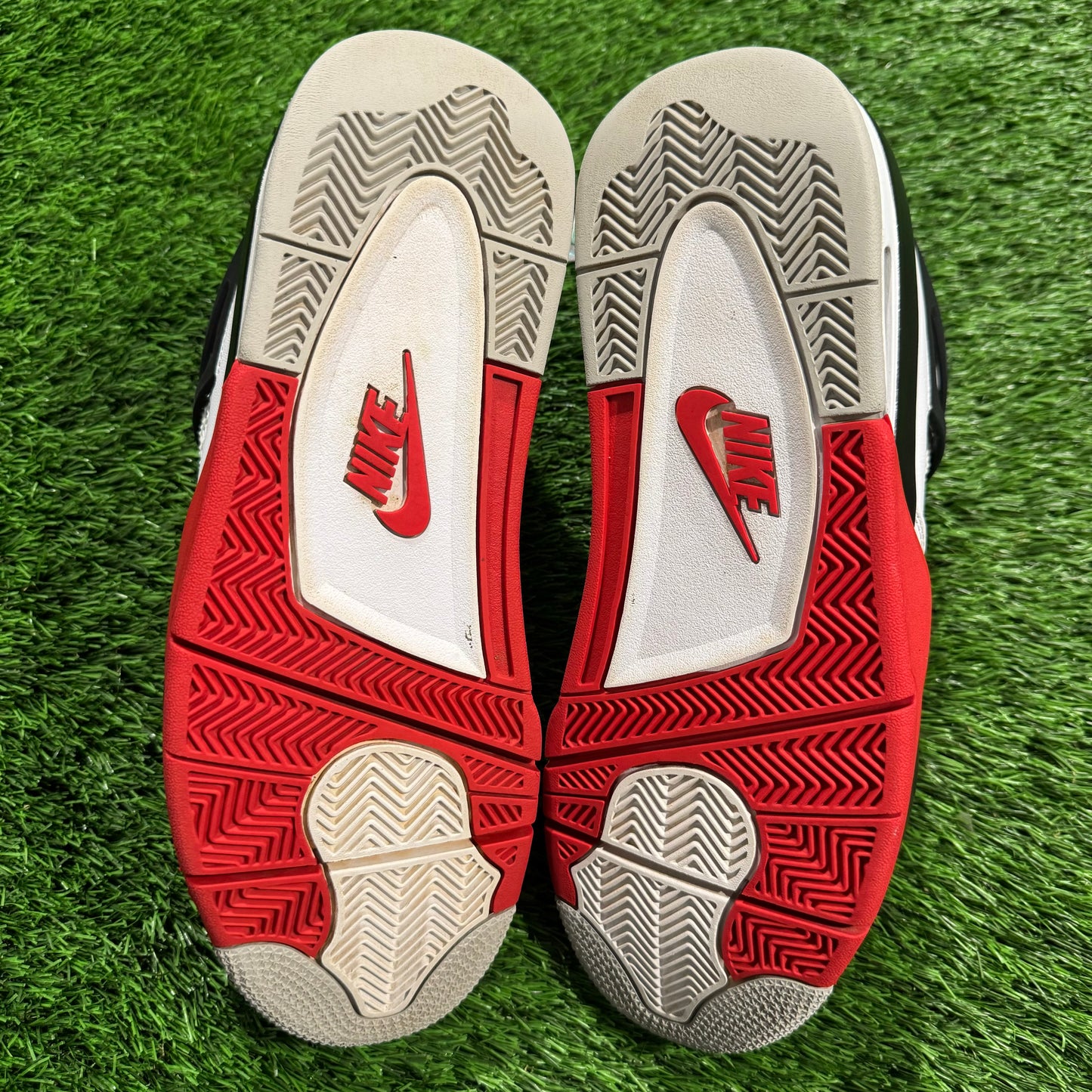 Air Jordan 4 Retro OG 'Fire Red' 2020