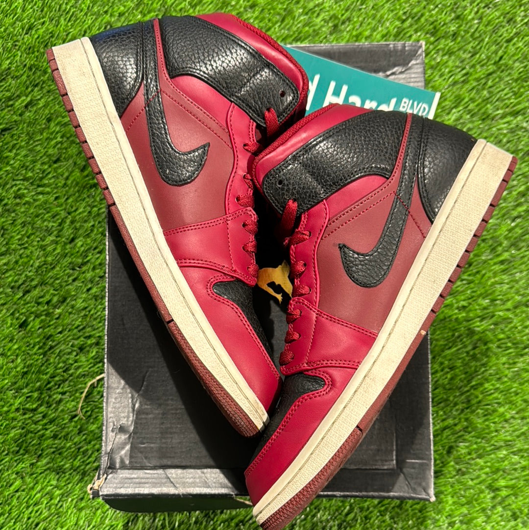 Air Jordan 1 Mid 'Reverse Banned'