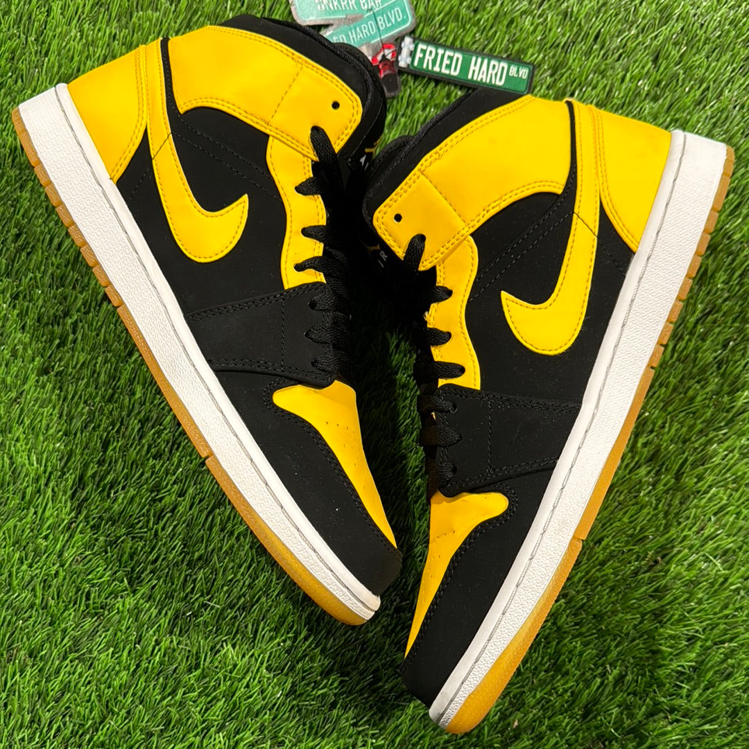 Air Jordan 1 Retro Mid 'New Love' 2017