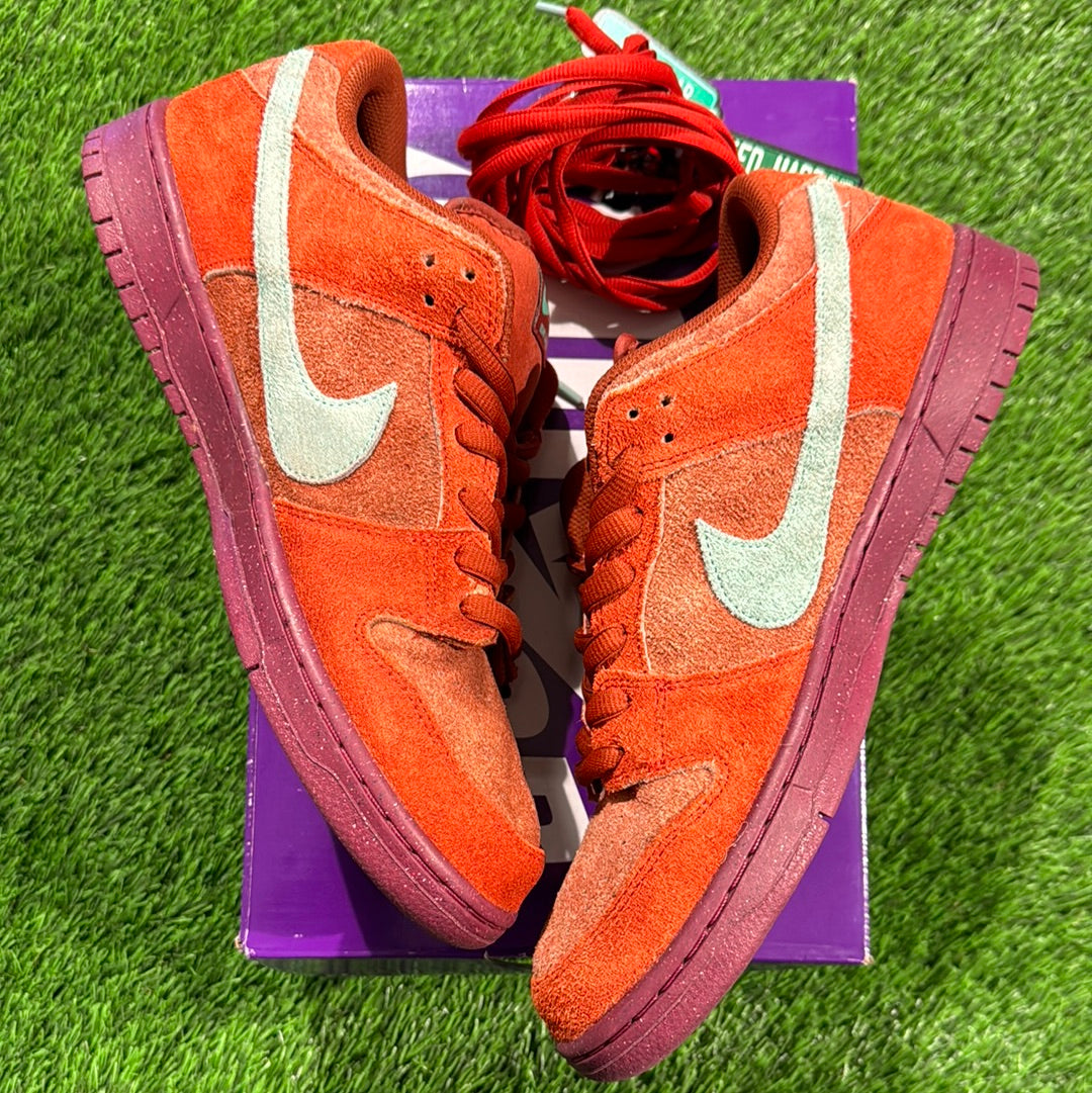 Dunk Low SB 'Mystic Red'