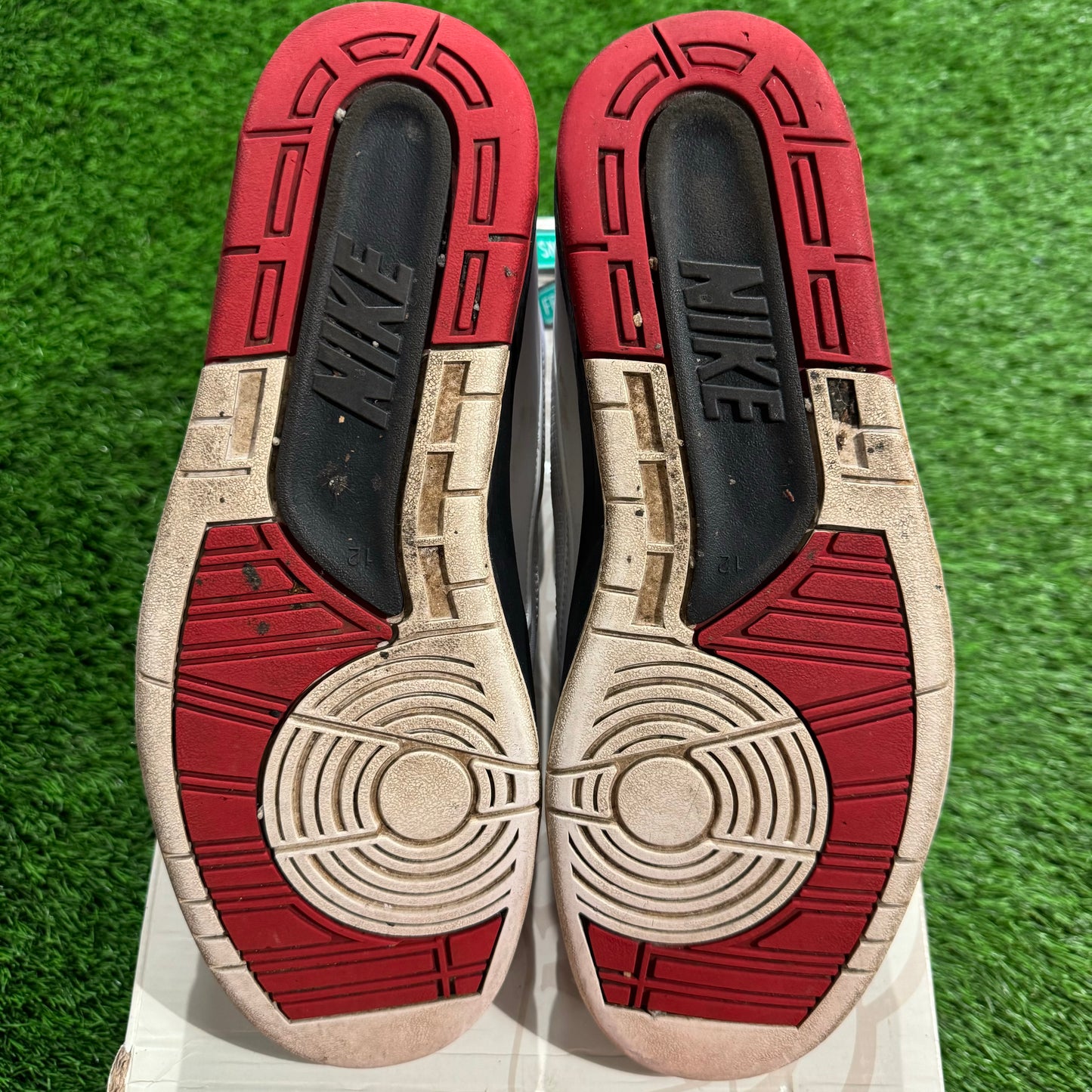 Air Jordan 2 Retro 'Chicago' 2022