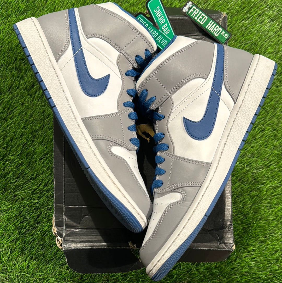 Air Jordan 1 Mid 'Cement True Blue'