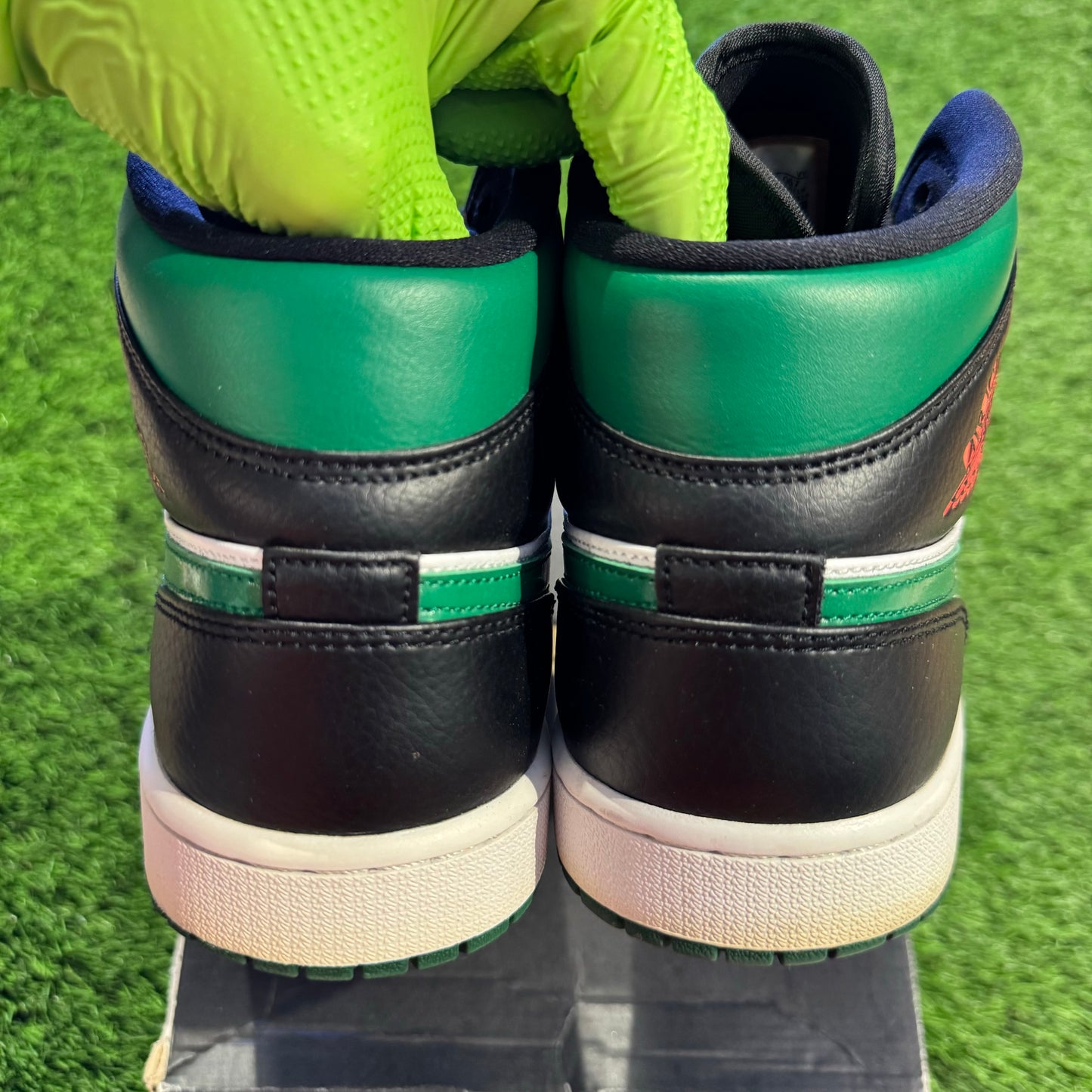 Air Jordan 1 Mid 'Pine Green'