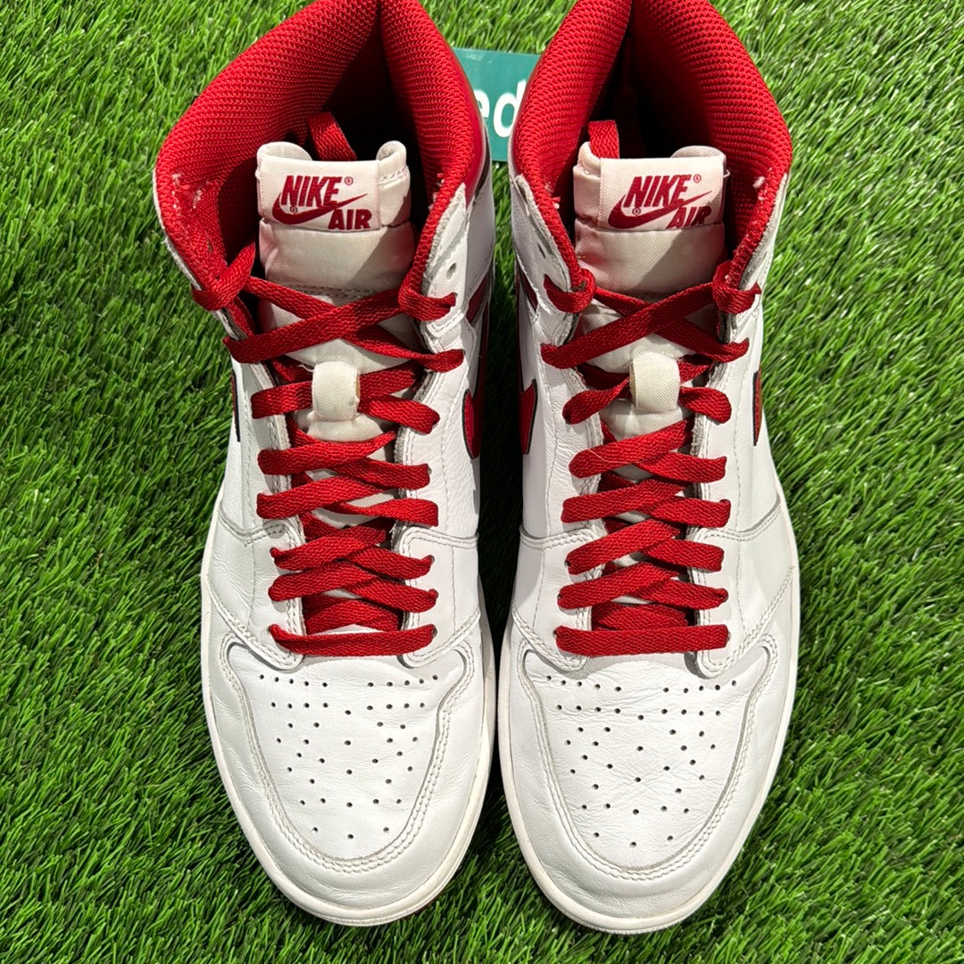 Air Jordan 1 Retro High OG 'Metallic Red'