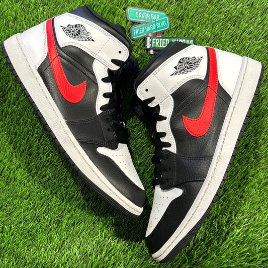 Air Jordan 1 Mid 'Chile Red'