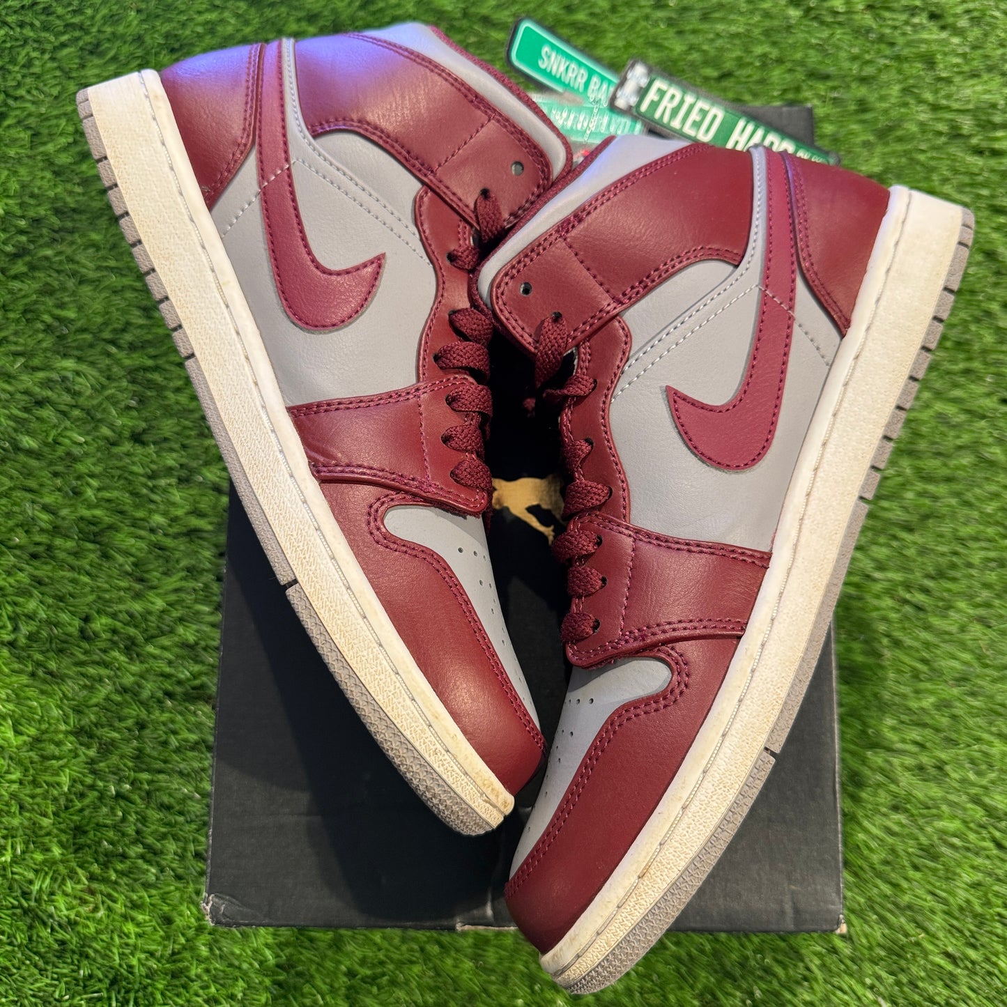 Air Jordan 1 Mid 'Cherrywood Red'