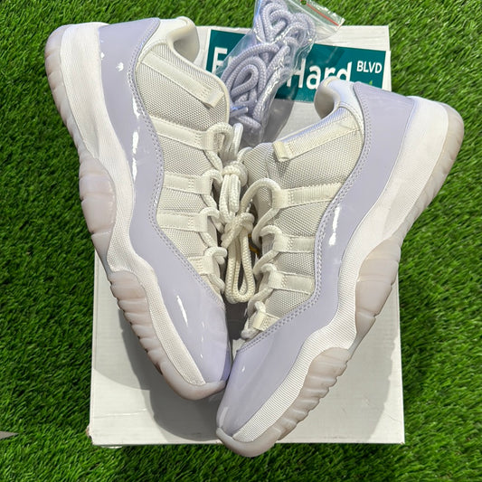 Wmns Air Jordan 11 Retro Low 'Pure Violet'