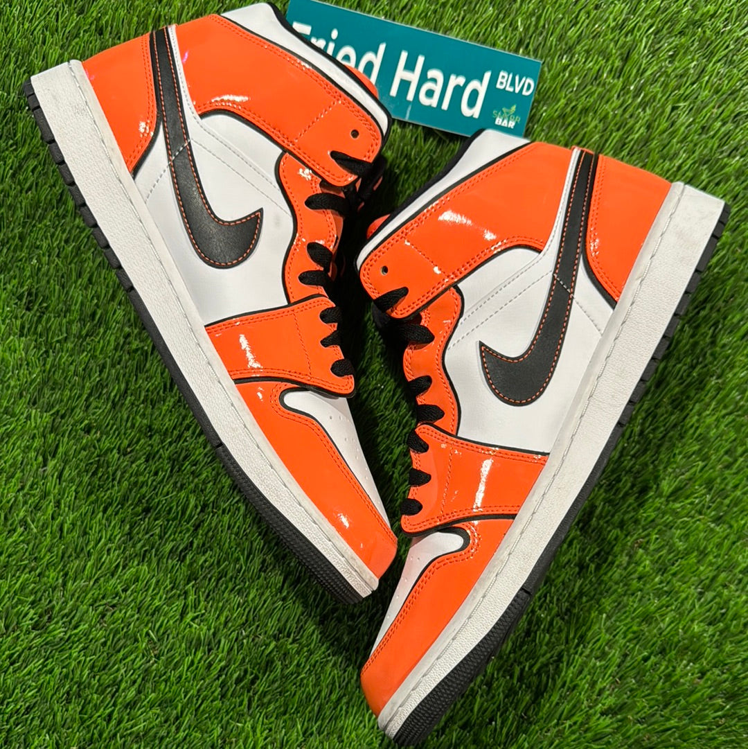 Air Jordan 1 Mid SE 'Turf Orange'