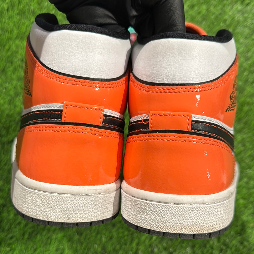 Air Jordan 1 Mid SE 'Turf Orange'
