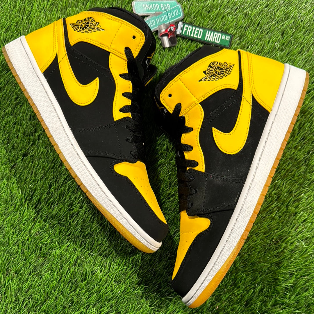 Air Jordan 1 Retro Mid 'New Love' 2017