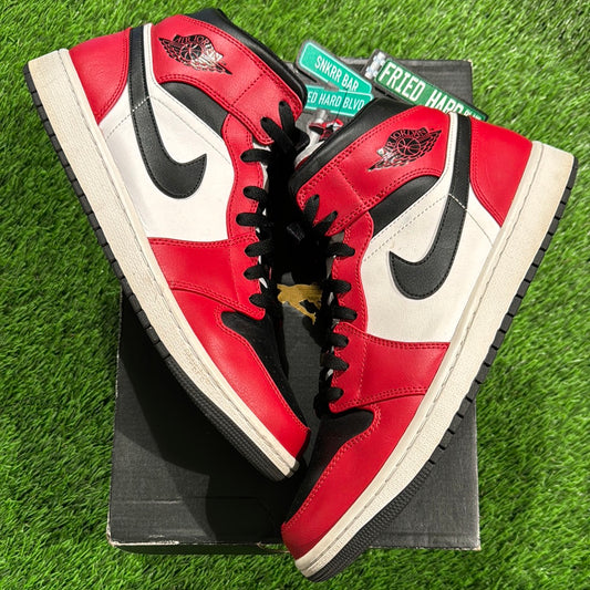 Air Jordan 1 Mid 'Chicago Black Toe'