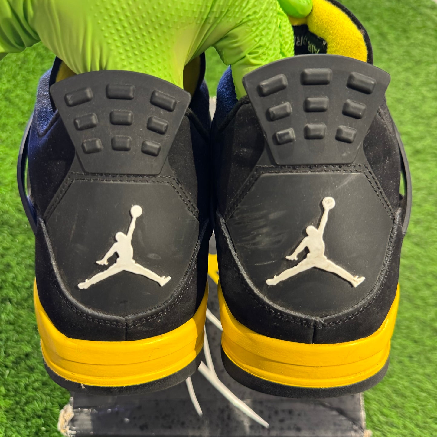 Air Jordan 4 Retro 'Thunder' 2023