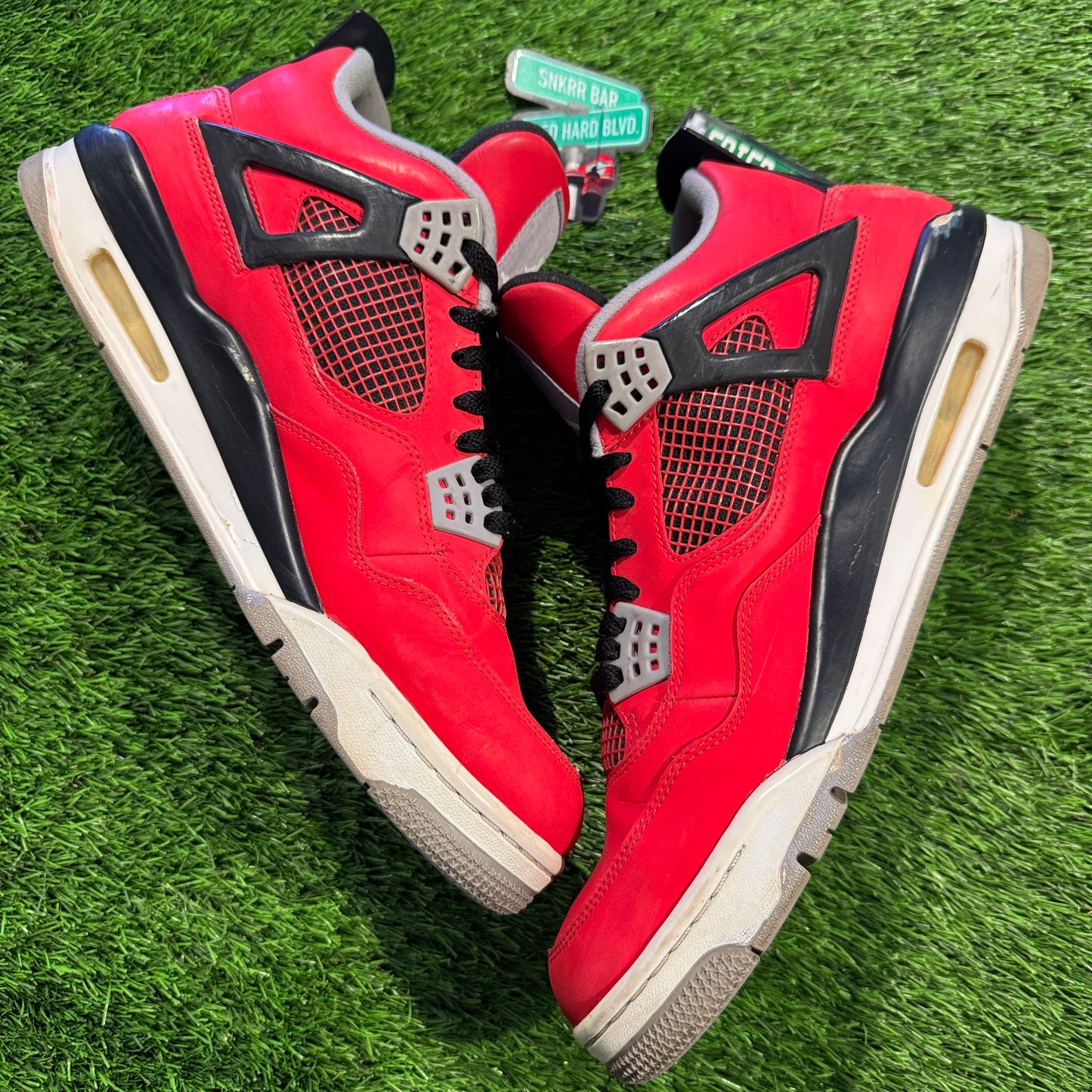 Air Jordan 4 Retro 'Toro Bravo'