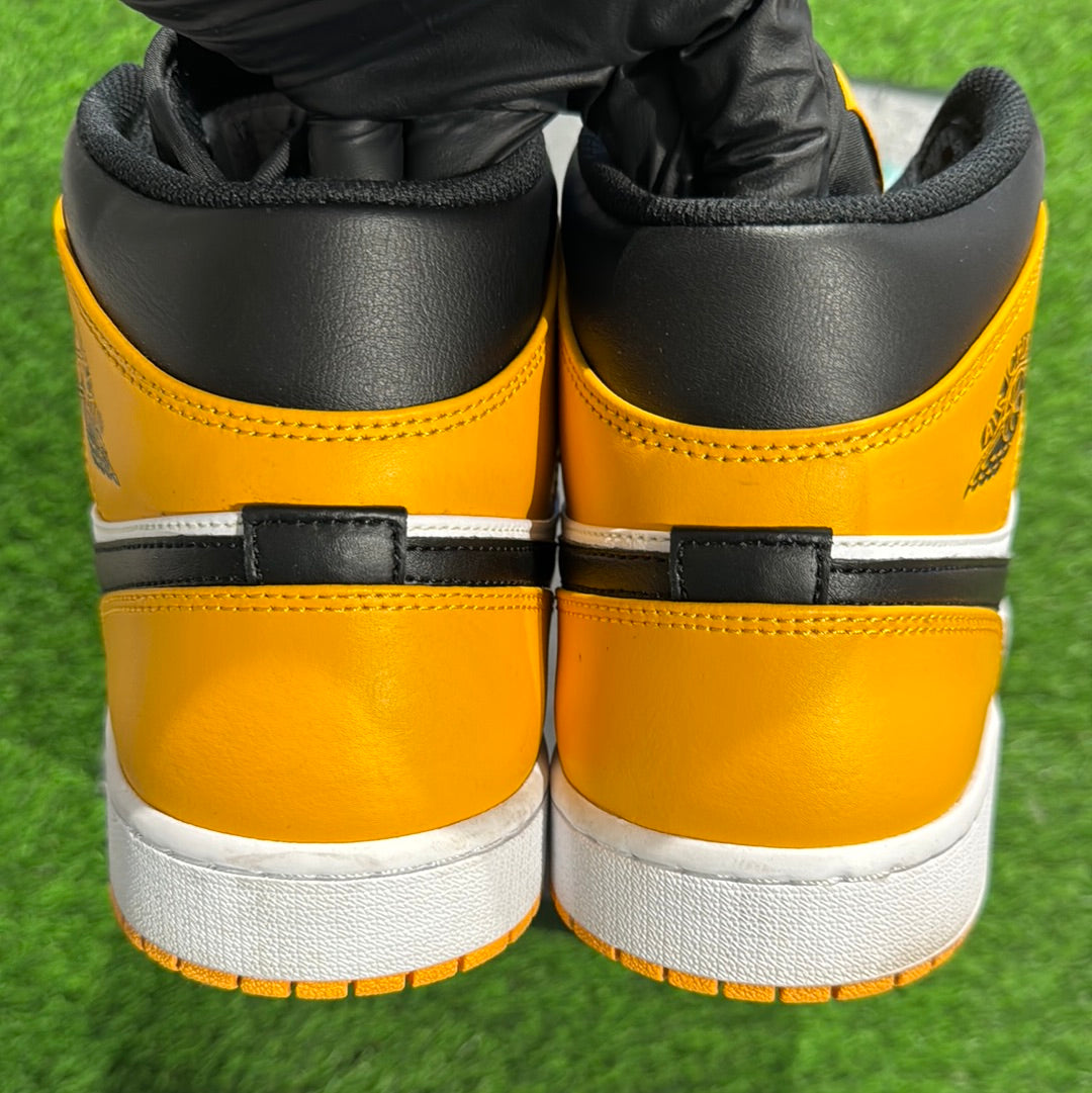 Air Jordan 1 Mid 'Reverse Yellow Toe'