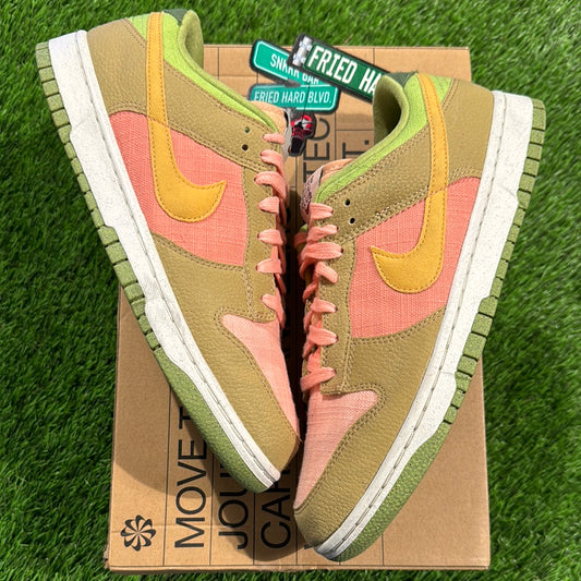 Dunk Low 'Sun Club - Arctic Orange Sanded Gold'