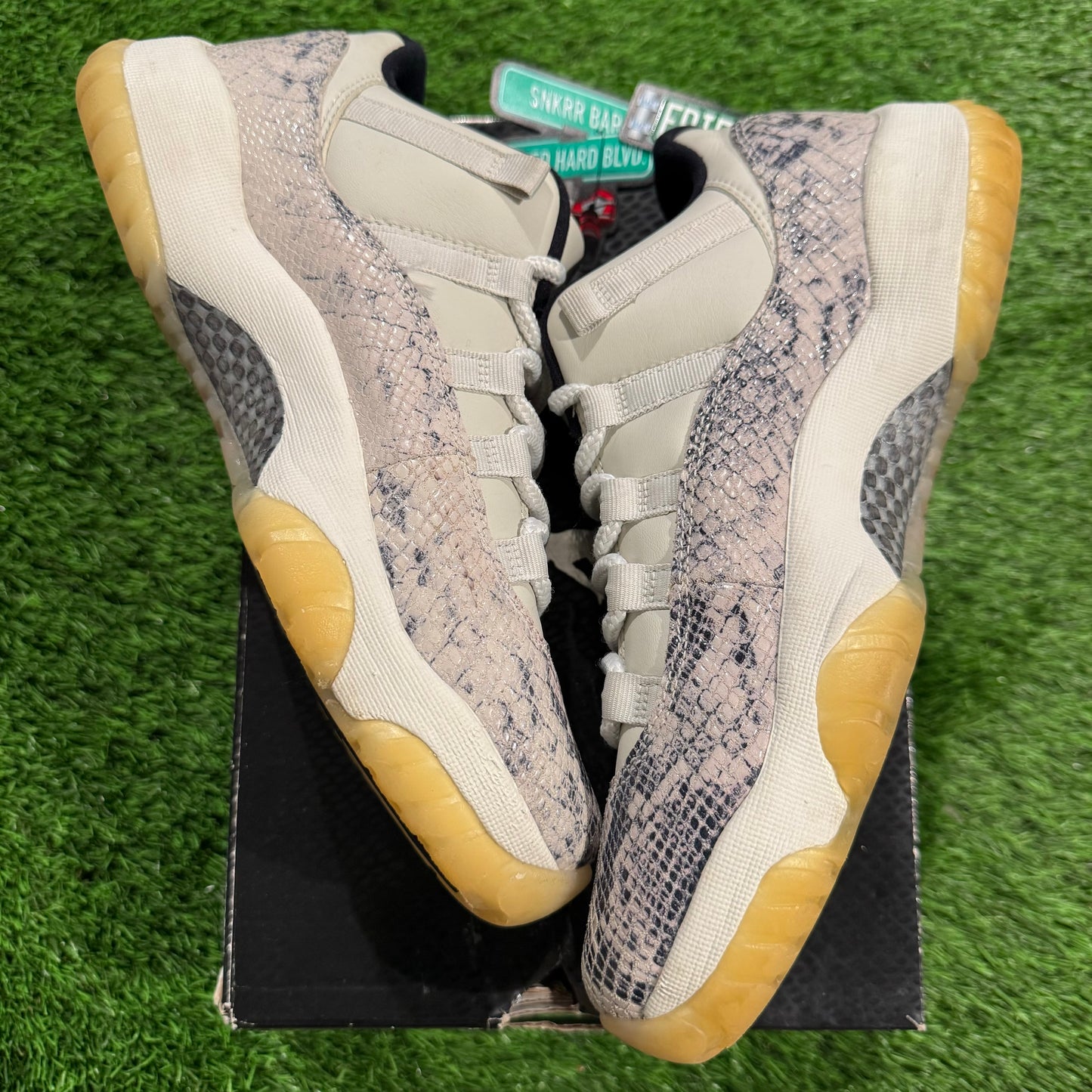 Air Jordan 11 Retro Low 'Light Bone Snakeskin'