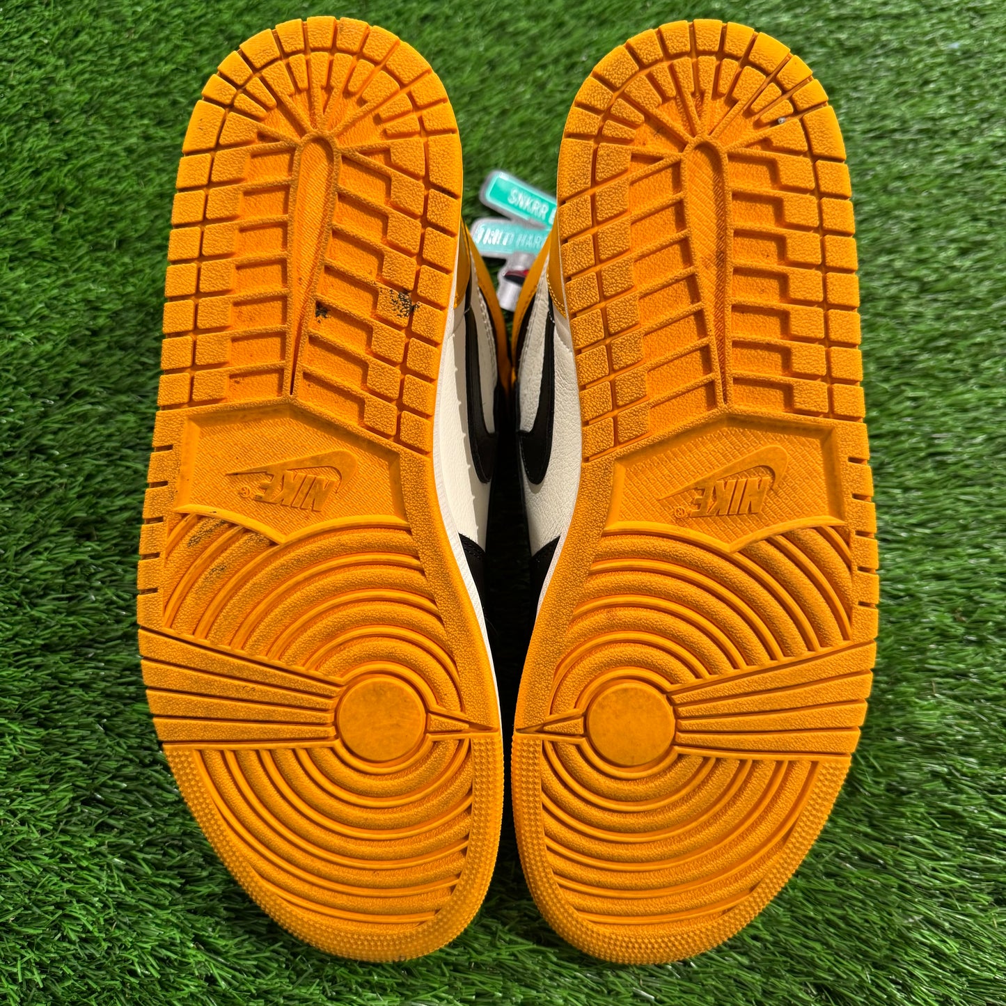 Air Jordan 1 Retro High OG 'Yellow Toe'