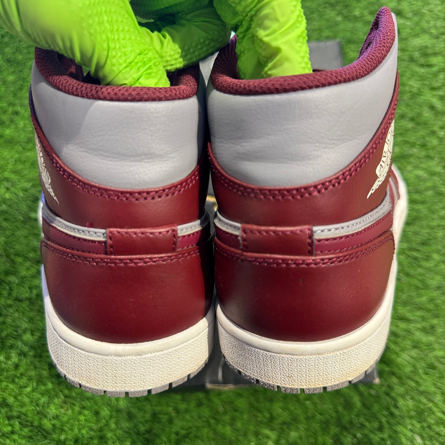 Air Jordan 1 Mid 'Cherrywood Red'