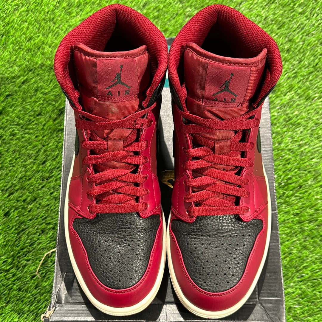 Air Jordan 1 Mid 'Reverse Banned'