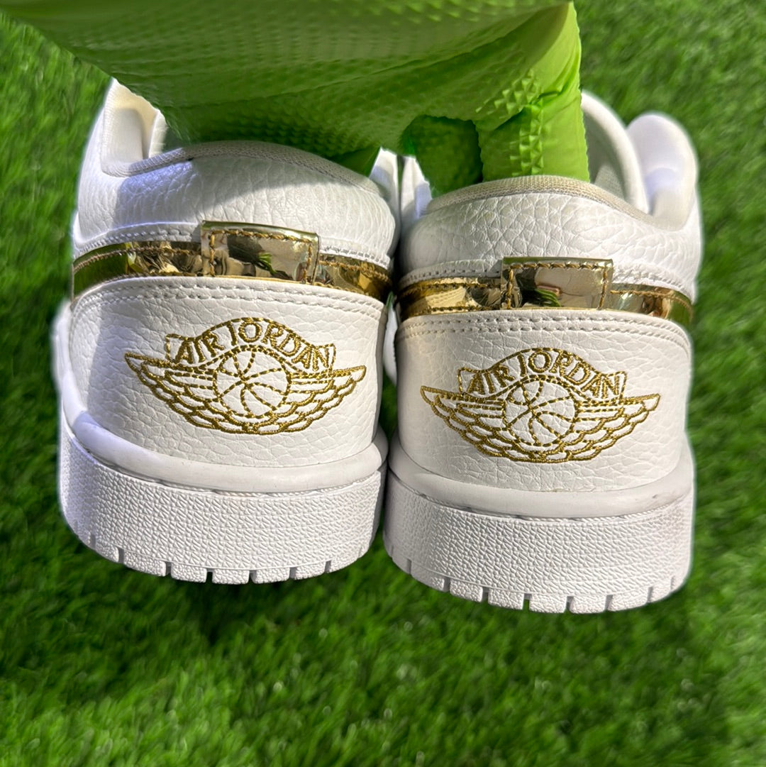 Wmns Air Jordan 1 Retro Low 'White Metallic Gold'