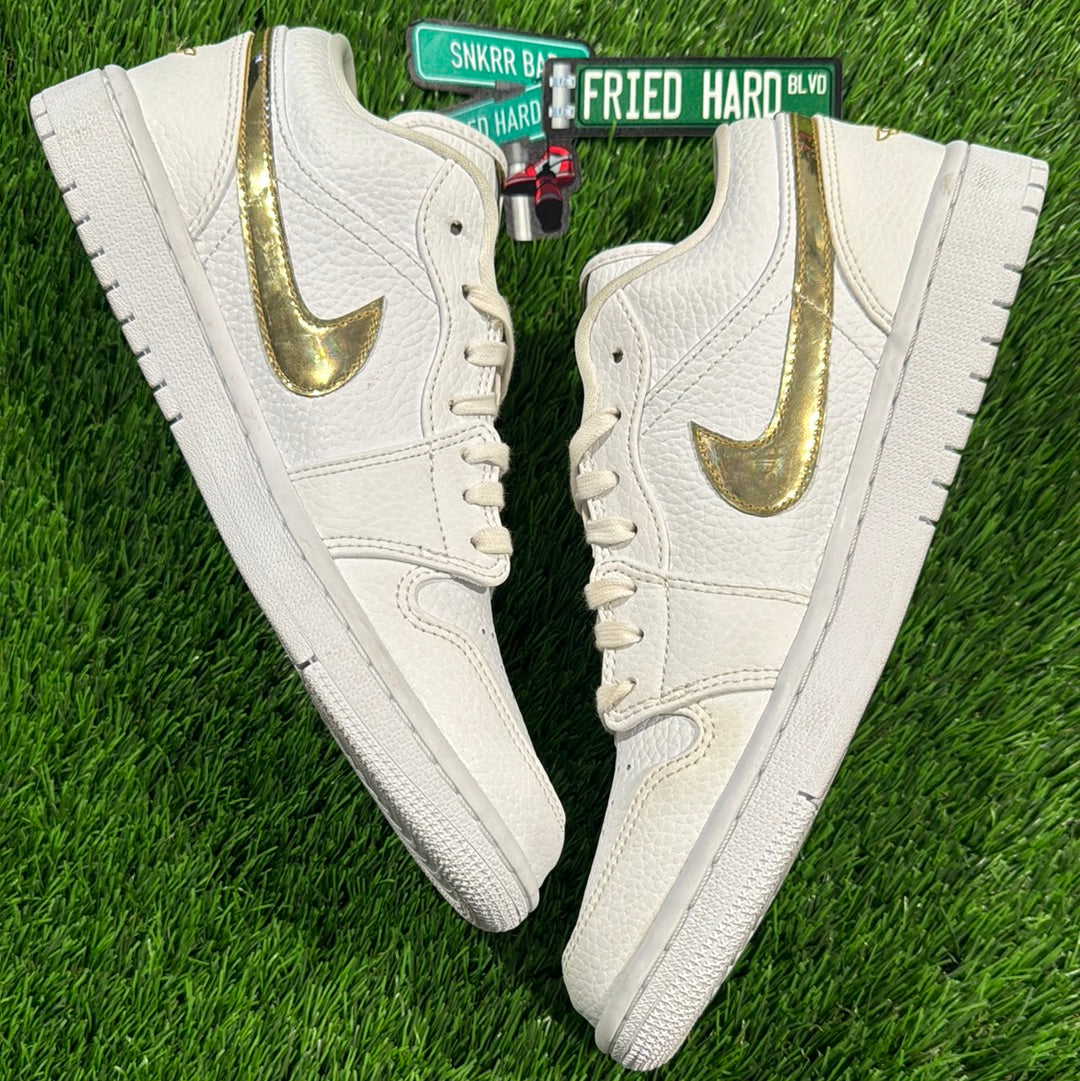 Wmns Air Jordan 1 Retro Low 'White Metallic Gold'