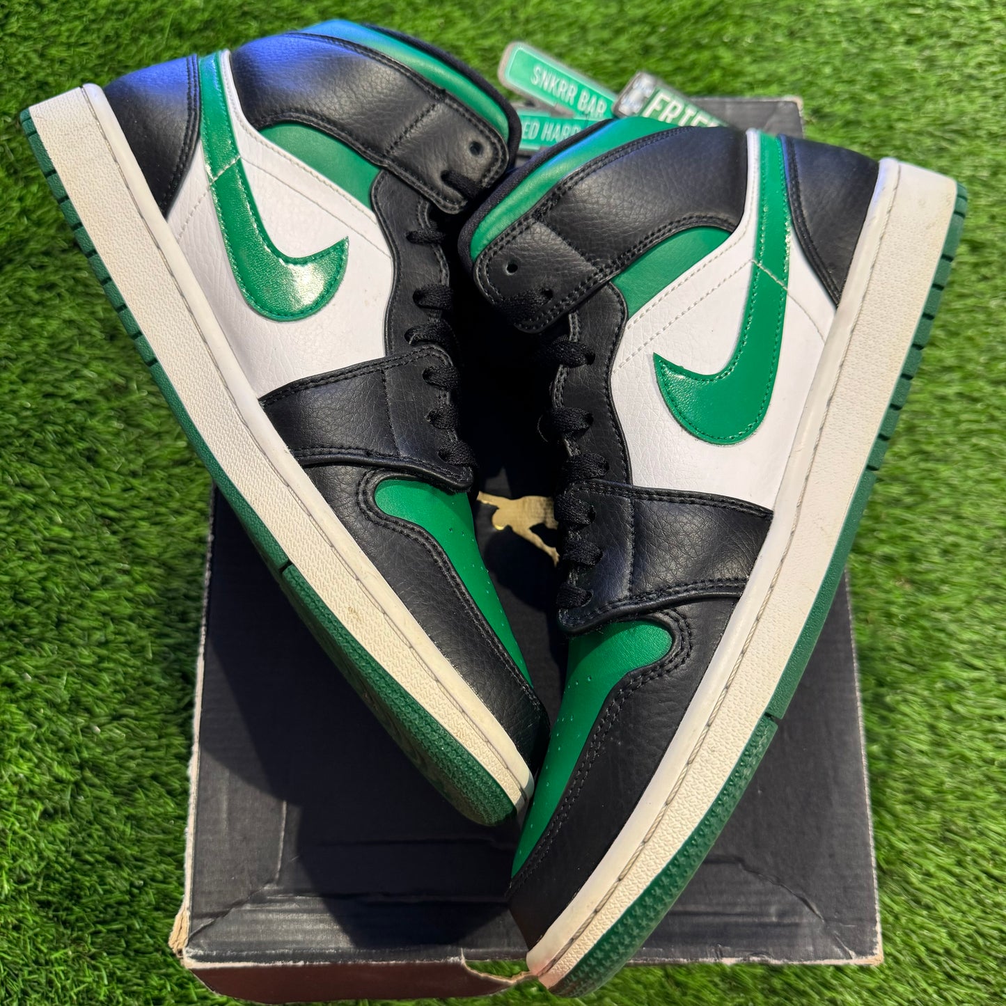 Air Jordan 1 Mid 'Pine Green'