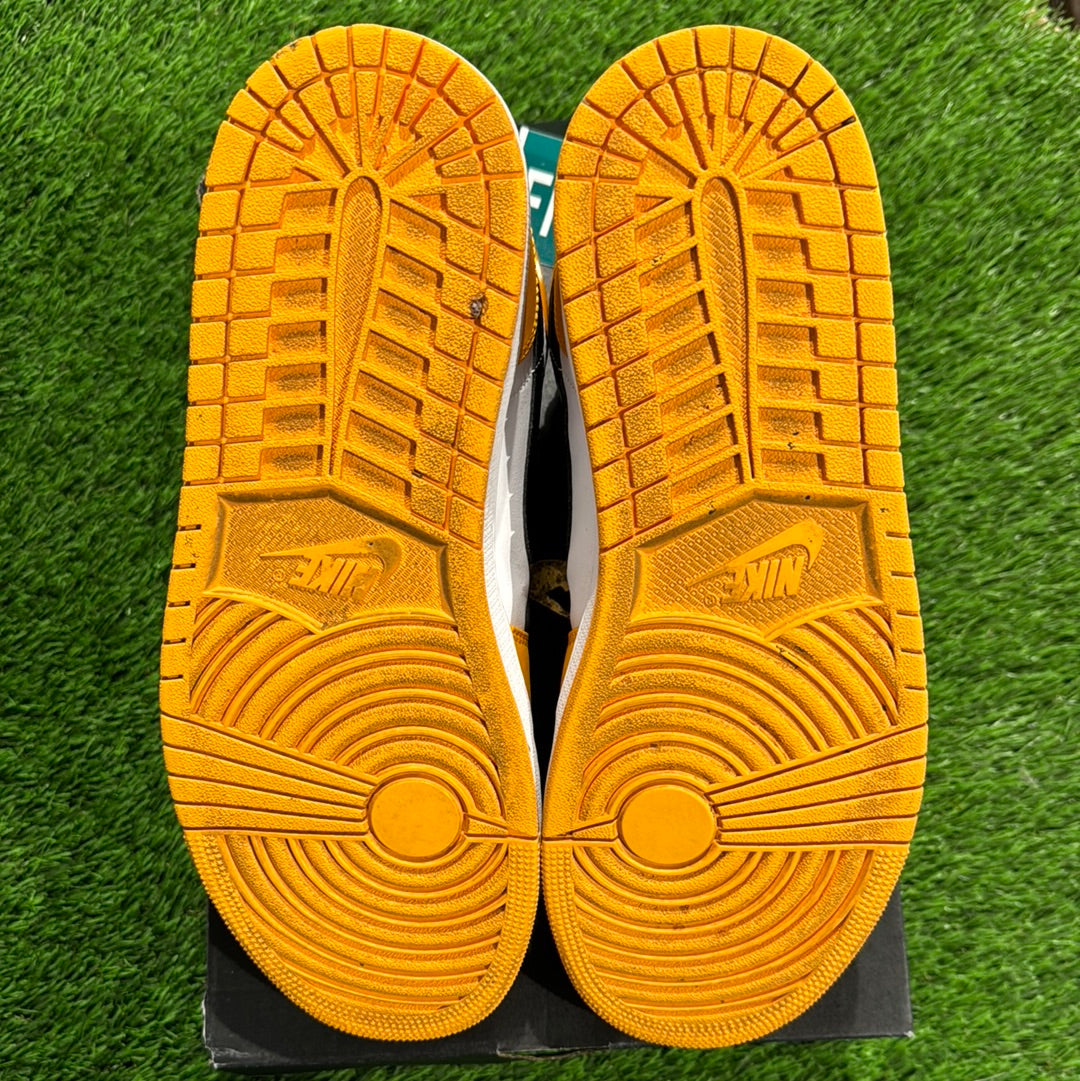 Air Jordan 1 Mid 'Reverse Yellow Toe'