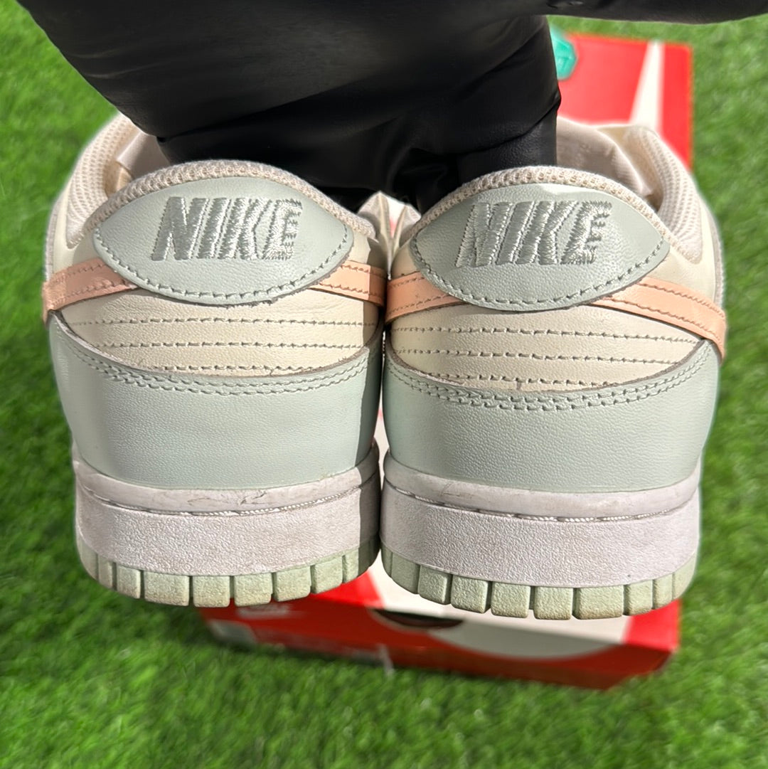 Wmns Dunk Low 'Barely Green' 8M/9.5W