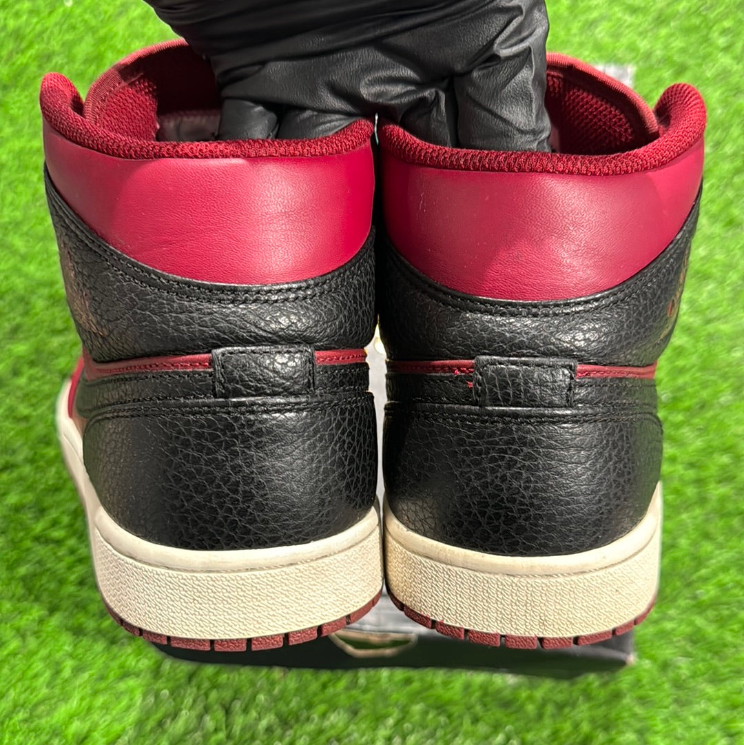 Air Jordan 1 Mid 'Reverse Banned'