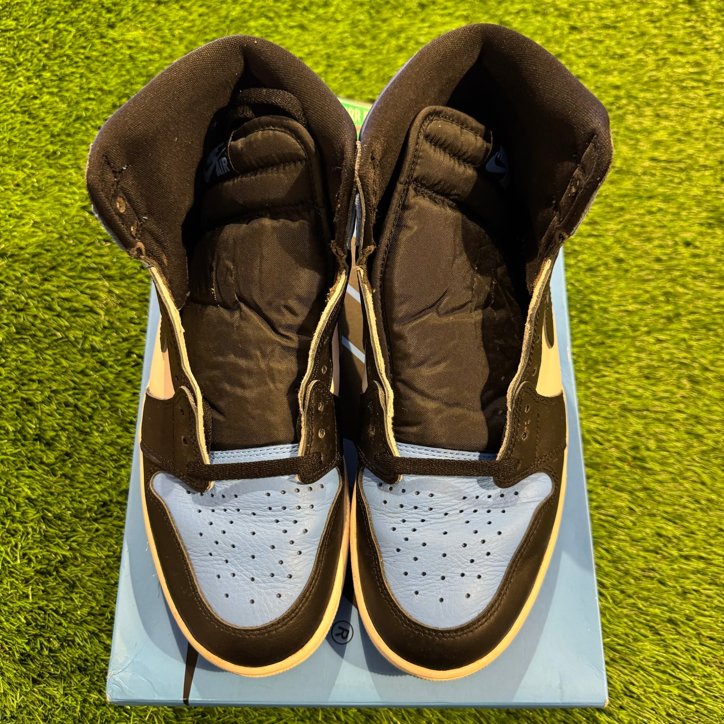 Air Jordan 1 Retro High OG 'UNC Toe'