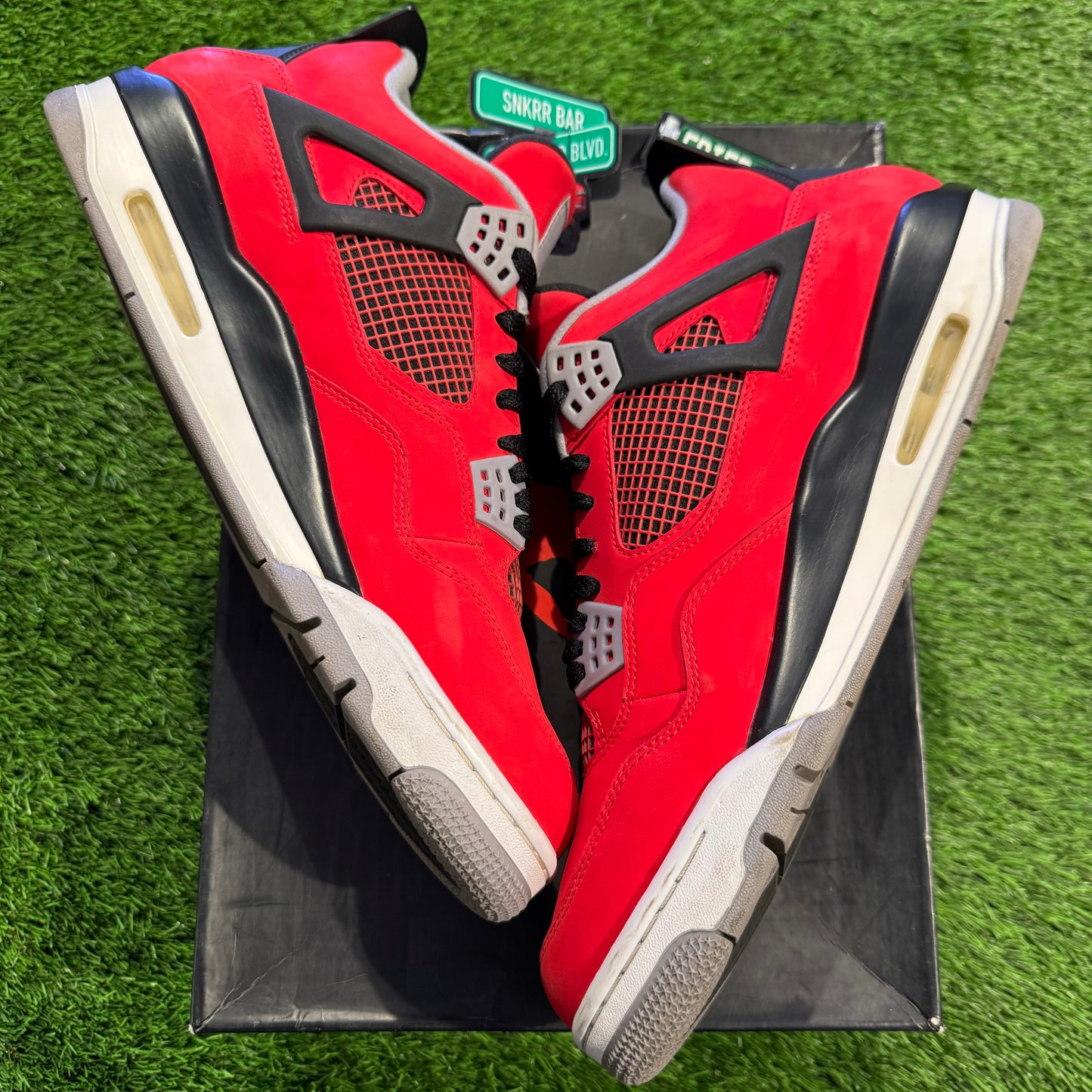 Air Jordan 4 Retro 'Toro Bravo'