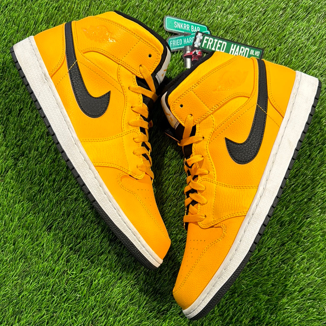 Air Jordan 1 Mid 'University Gold'