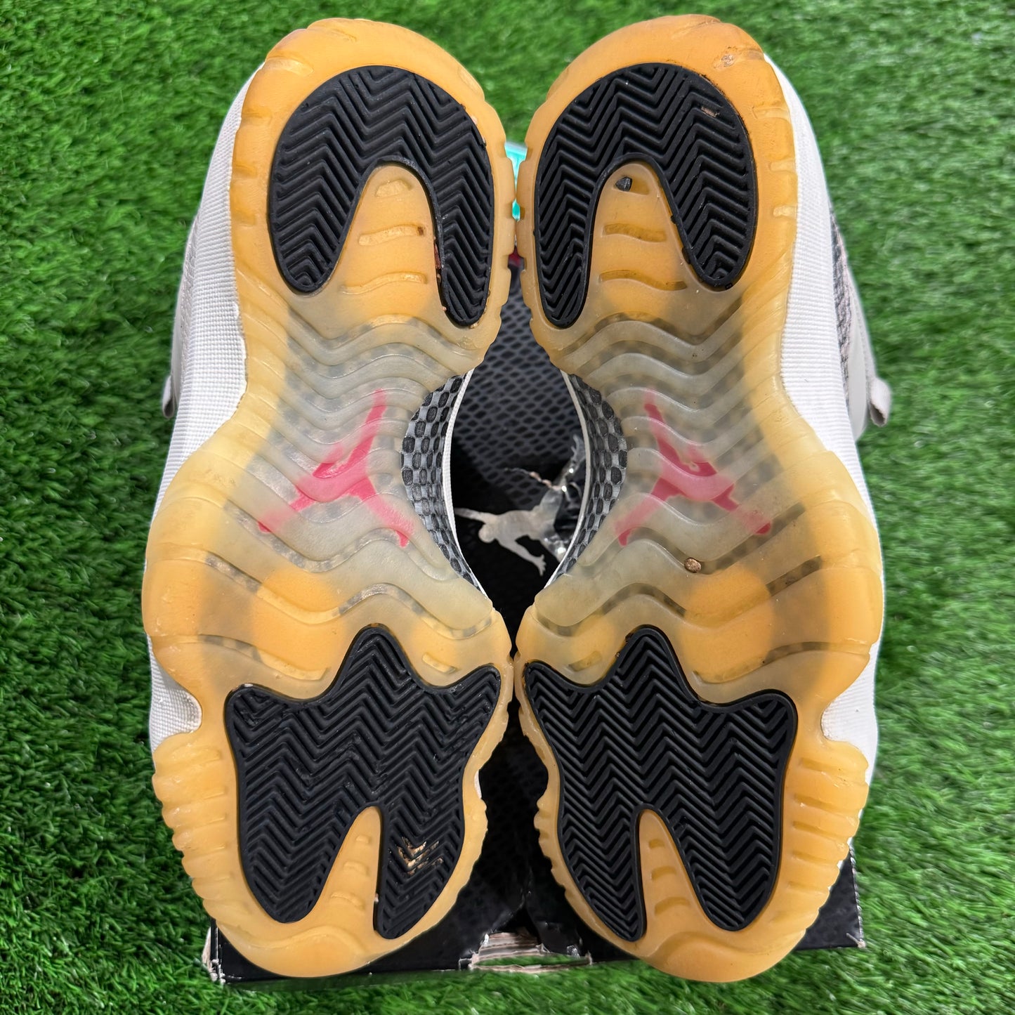 Air Jordan 11 Retro Low 'Light Bone Snakeskin'