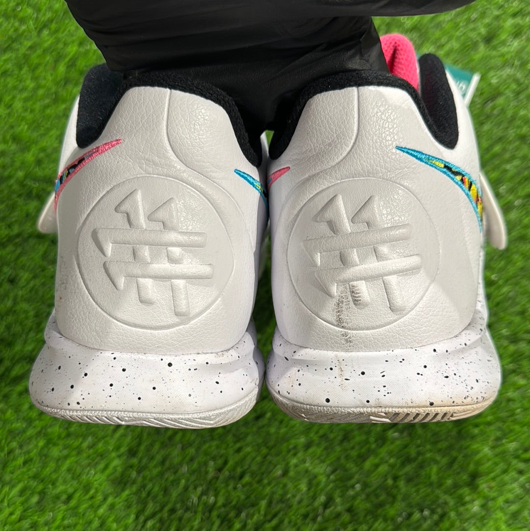 Kyrie Flytrap 3 'South Beach'