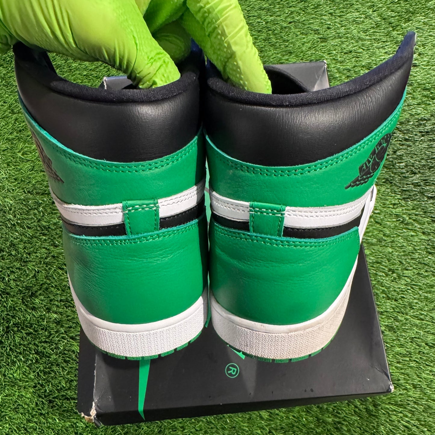 Air Jordan 1 Retro High OG 'Lucky Green'