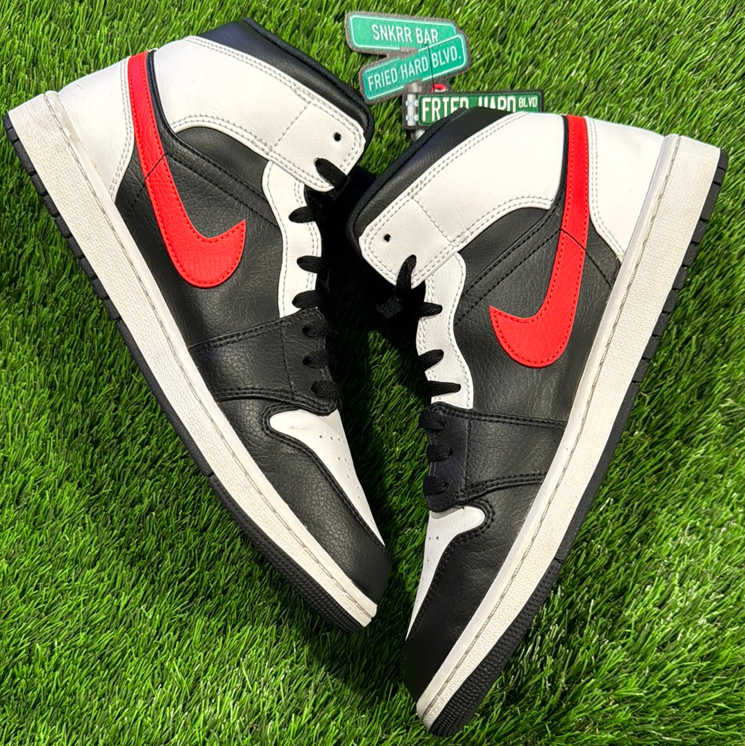 Air Jordan 1 Mid 'Chile Red'