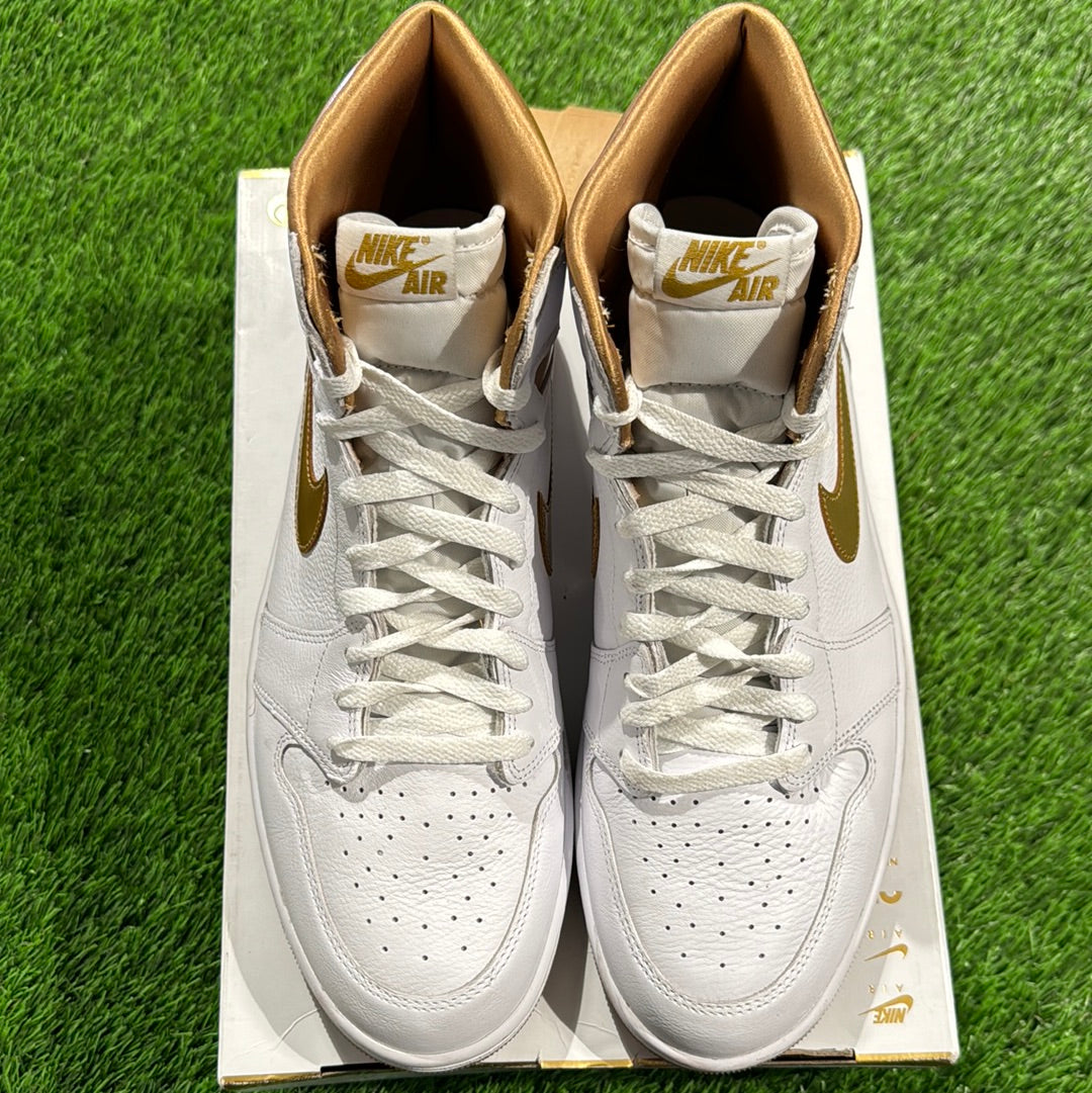 Wmns Air Jordan 1 Retro High OG 'Metallic Gold'