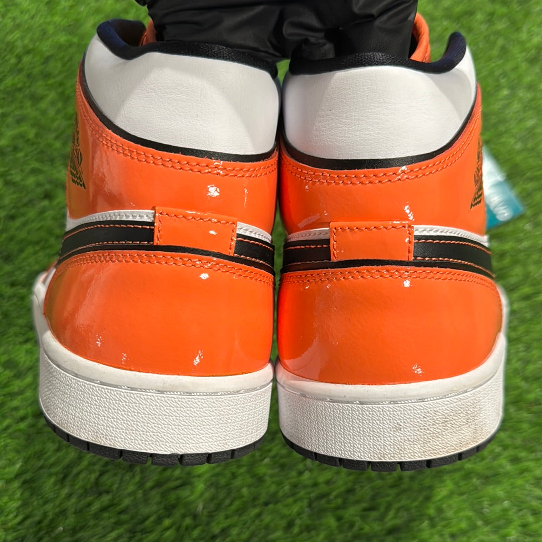 Air Jordan 1 Mid SE 'Turf Orange'