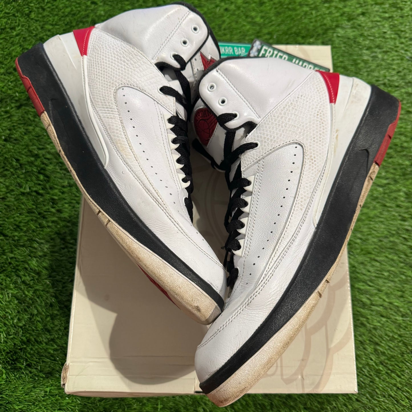 Air Jordan 2 Retro 'Chicago' 2022