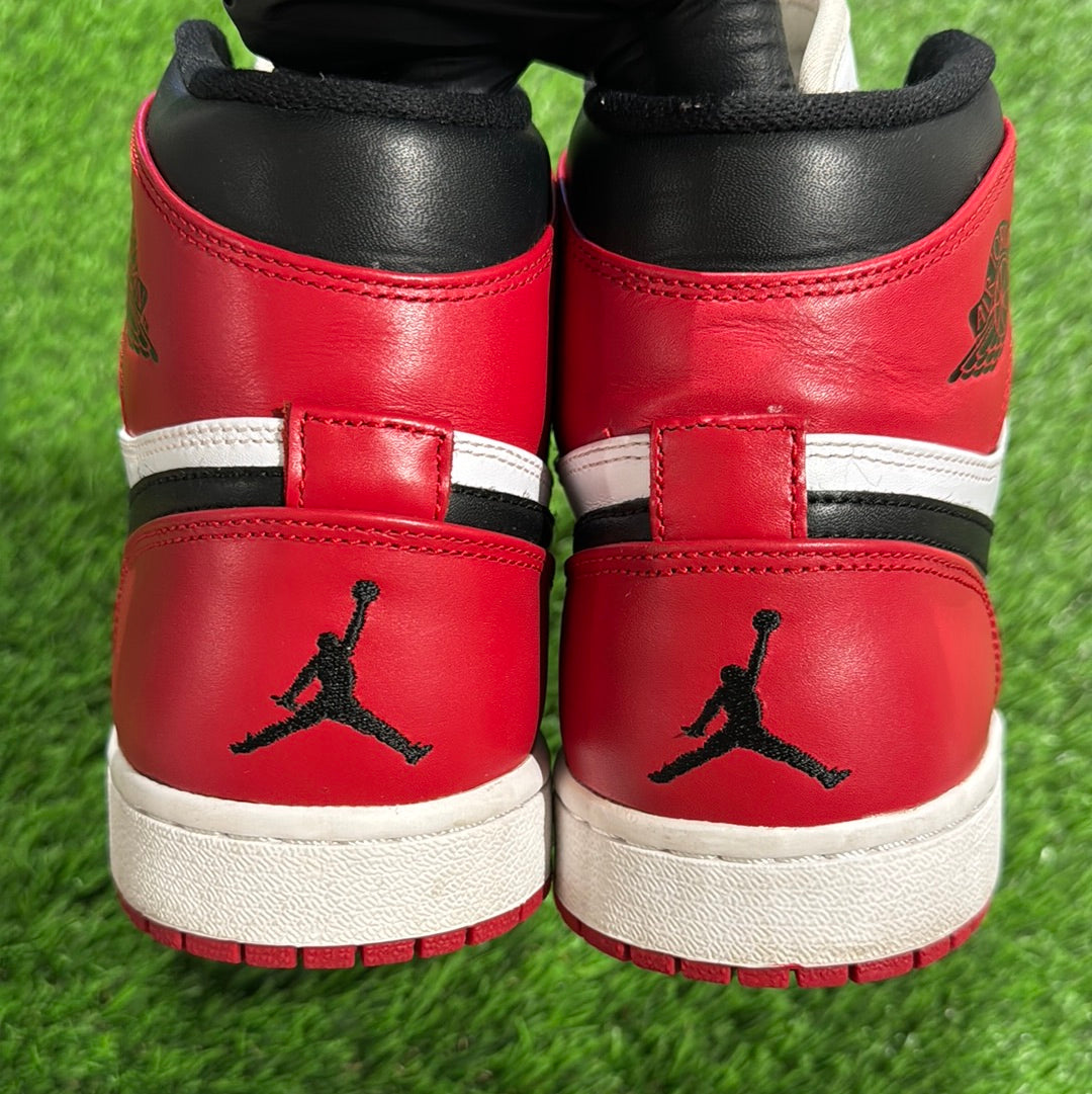 Air Jordan 1 Retro High 'Chicago' 2013