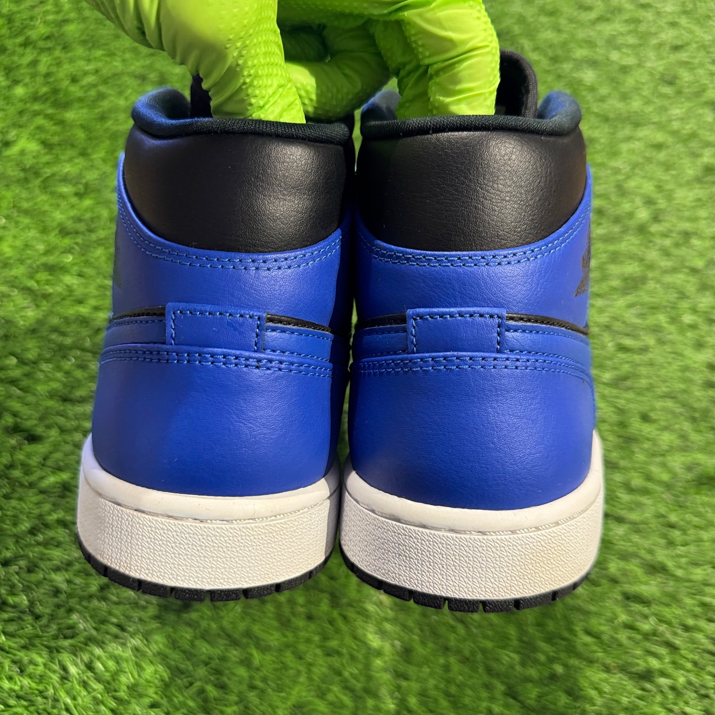 Air Jordan 1 Mid 'Hyper Royal'