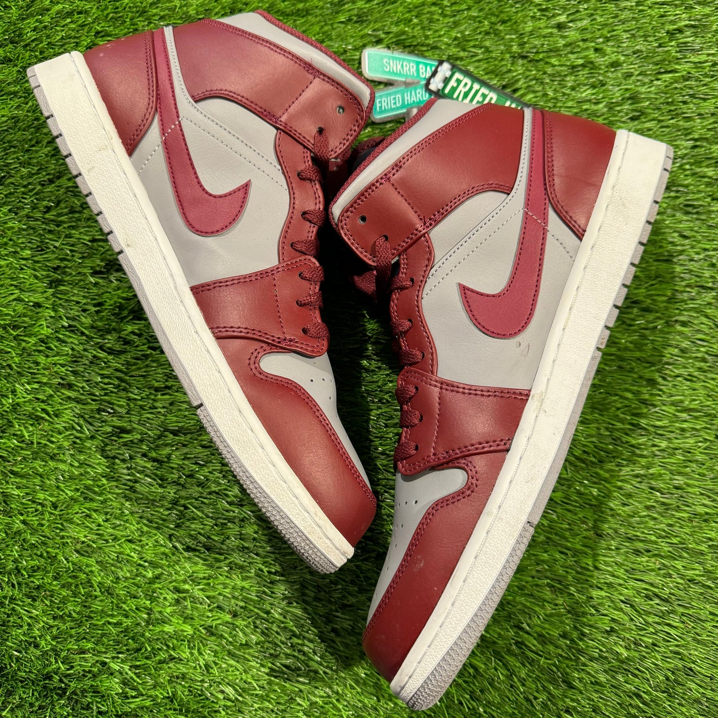Air Jordan 1 Mid 'Cherrywood Red'