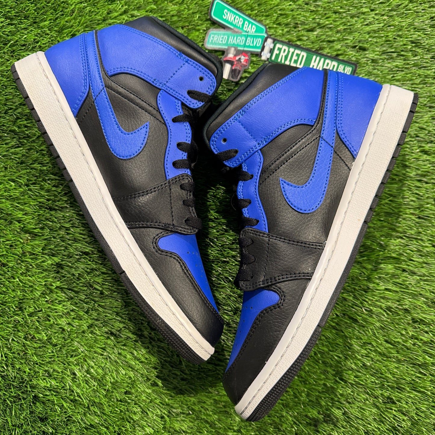 Air Jordan 1 Mid 'Hyper Royal'