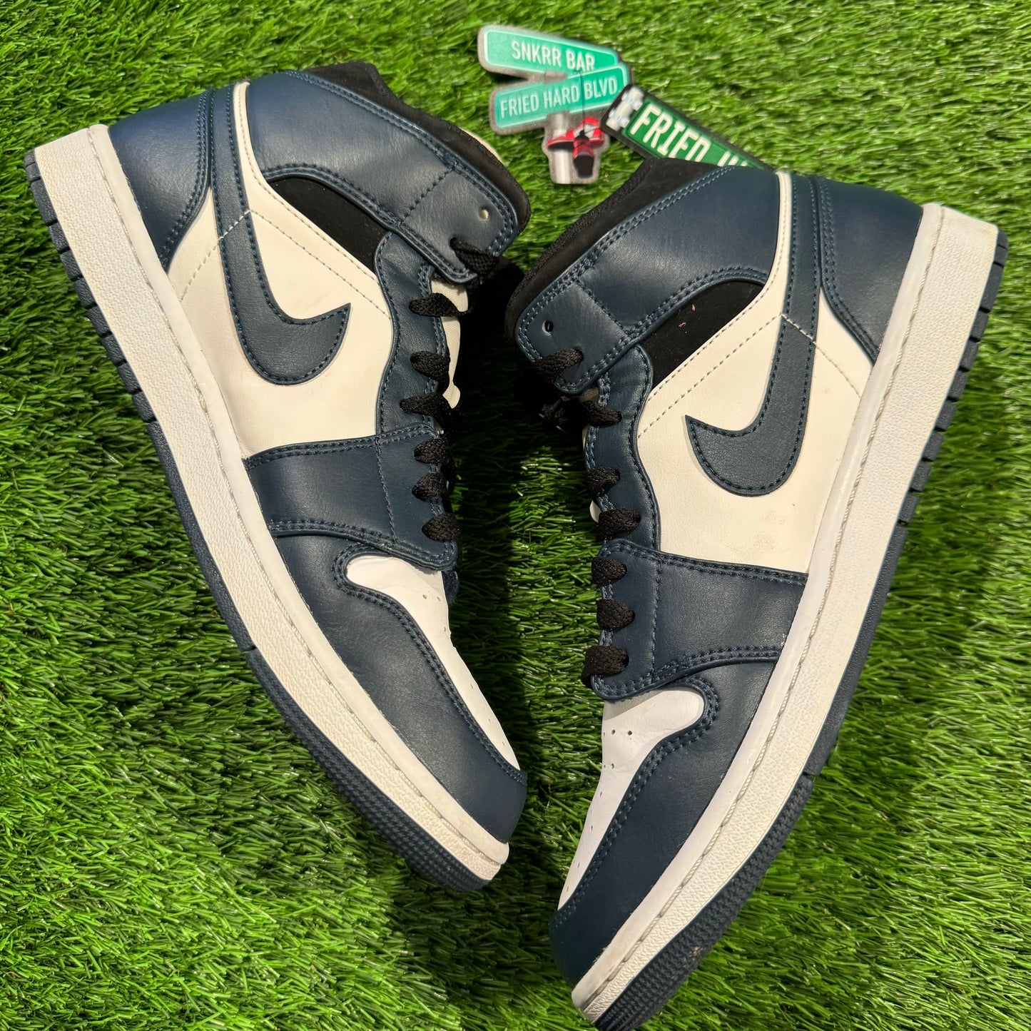 Air Jordan 1 Mid 'Armory Navy'